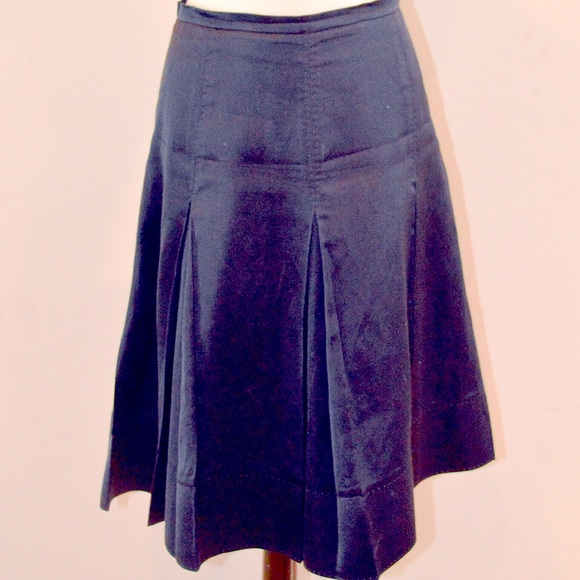 Dark navy pleated skirt - Picture 2 of 3